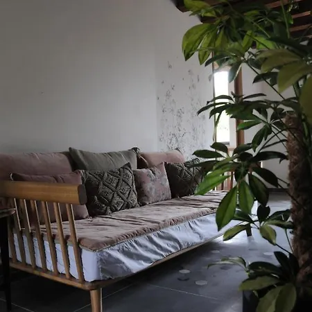 Le Champ Bagnolet Bed and Breakfast